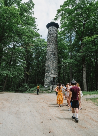 Students walk towards Bartlett tower